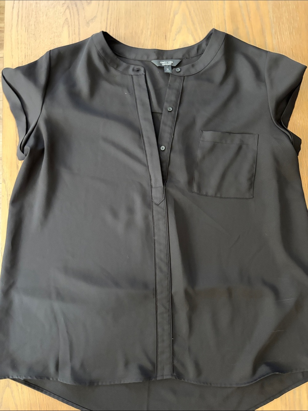 Simply Vera wang woman’s black shirt. Xl
